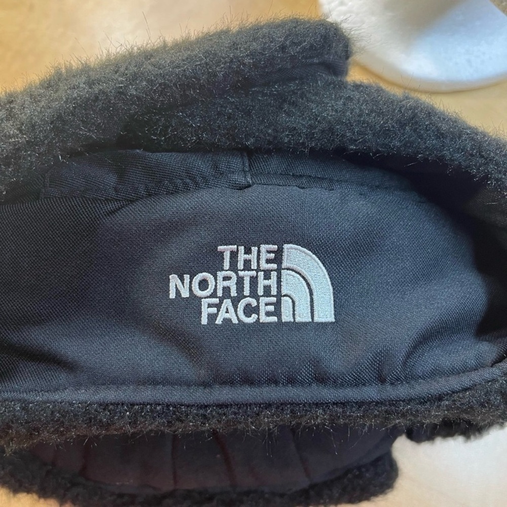 The North Face Black Fleece trappers hat. Amazing condition. Vintage